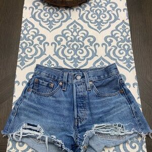 classic blue Levi’s 501